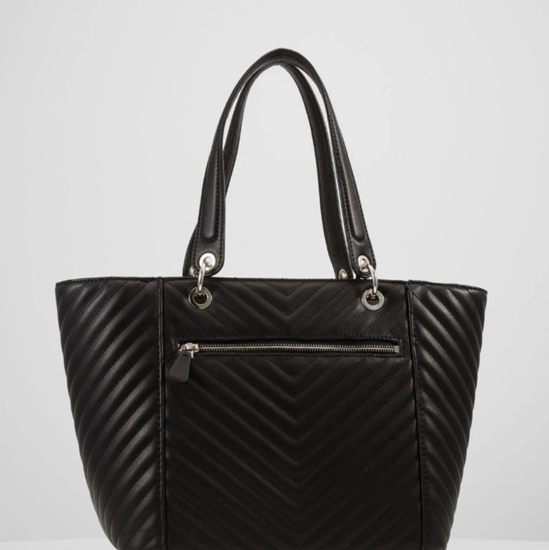 Guess handväska  - 90