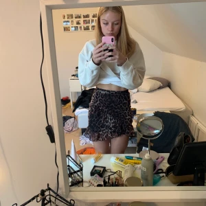 Leopardkjol  - Såå fin leopardkjol från nelly. Sitter så fint är jätteskön men har tyvärr blivit för liten för mig. Den är ny endast använd en sommar.