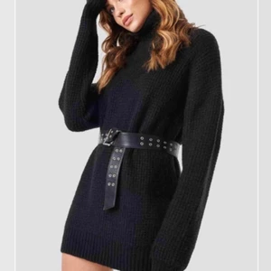 Stickad klänning  - Linn Ahlborg x nakd stickad klänning i bra skick🖤 använd ett fåtal gånger. Storlek xs, jag är 167cm.  220 + frakt.