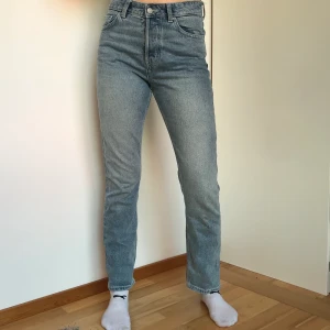 Weekday jeans - Superfina weekday jeans. Fint skick. Säljer pga använder inte längre. Budgivning kan förekomma.