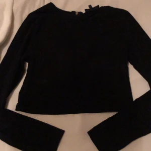 Kort topp från BikBok - Kort långärmad topp från BikBok