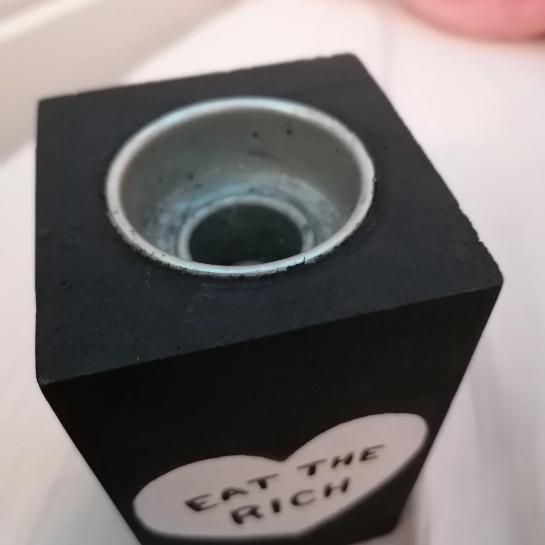 Ljushållare "eat the rich"  - 90