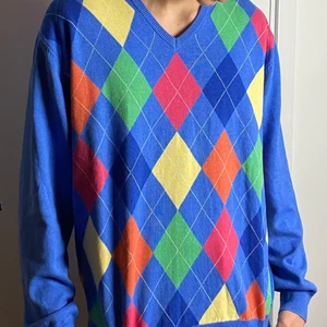 Pullover - Riktigt najs pullover i storlek L✨ frakt ingår ej men kan mötas upp i sthlm☺️