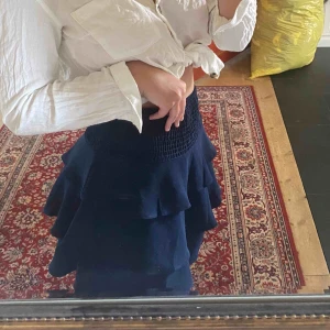  - Jätte fin blå volangkjol🤩  Frakt ingår💕