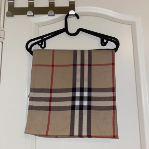 sjal/halsduk - supersnygg halsduk samt sjal. Helt ny.