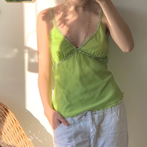 paljettlinne! - sött 00s linne köpt här på plick med vackra paljettdetaljer! 