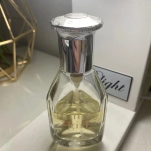 Tommy Hilfiger parfym - Tommy Hilfiger/ Tommy girl parfym! 30ml men halva är använd. Nypris är 429kr, säljer för 150kr 🤩 Frakt tillkommer eller så kan jag mötas upp i Helsingborg 