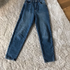 Min jeans från Gina  - Storlek 34, använda max 3 gånger. Superfint skick! Nypris 499kr