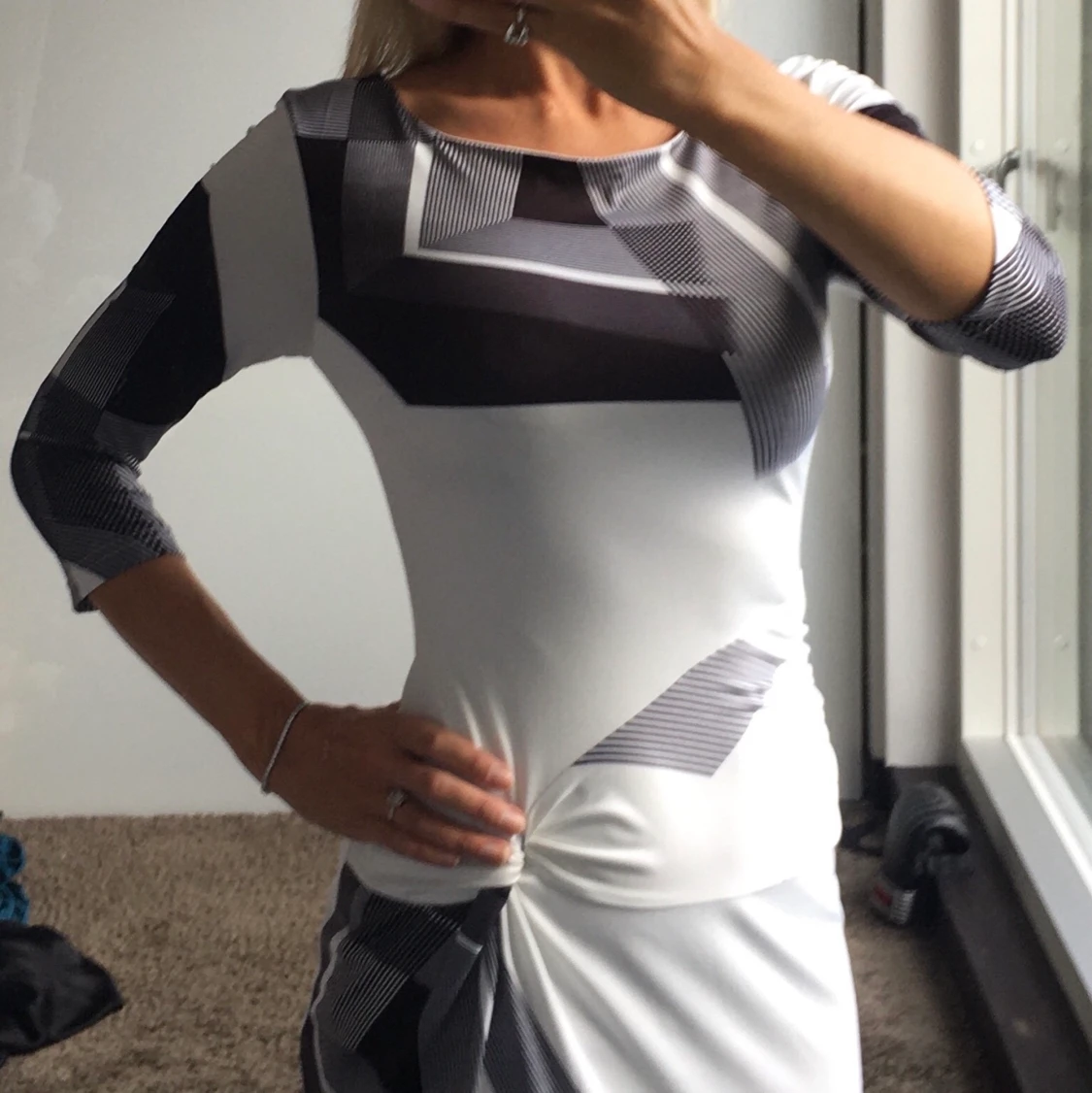 Svartvit klänning - 91