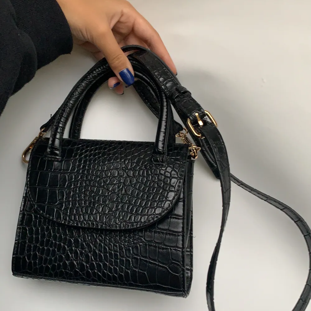 Cute small handbag with Detachable string! Frakt tilkommer! Kan mötas upp i Stockholm! . Väskor.