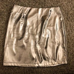 cool silverkjol - köpt secondhand, frakt tillkommer 