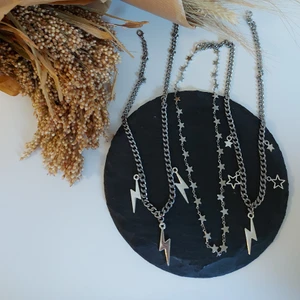 Halsband i rostfritt stål - Nytt släpp av halsband!!!  Nu har jag tagit in en helt ny kedja som är i rostfritt stål, detta betyder bättre kvalitet och tåligare! Där av priset💕 Kedjan finns bara i begränsad upplaga och det är fört till kvarn som gäller, skynda på så ett blir ditt