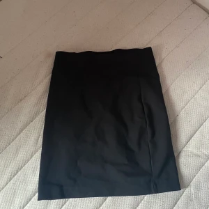 kjol - Kort mini kjol, 80kr och då ingår frakt