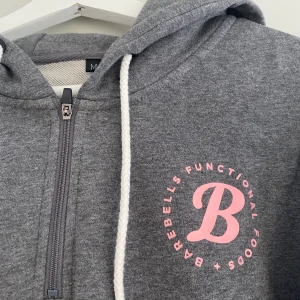 Barebells tjocktröja - Relativt ny använd fåtal gånger. Riktigt skönt material och sitter som en smäck. Säljer pga har för mycket kläder. 