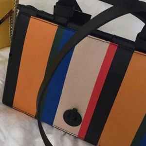 Zara väska  - Oanvänd zara väska. Frakten 66kr