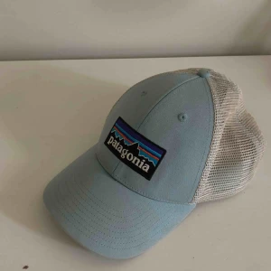  - Mint grön/ ljus blå Patagonien keps, just denna färg säljs inte längre!