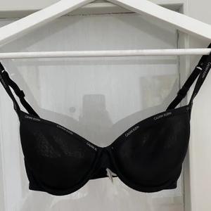 Calvin Klein bh   - Tunn Calvin Klein bh i storlek 75a. Frakten 39kr