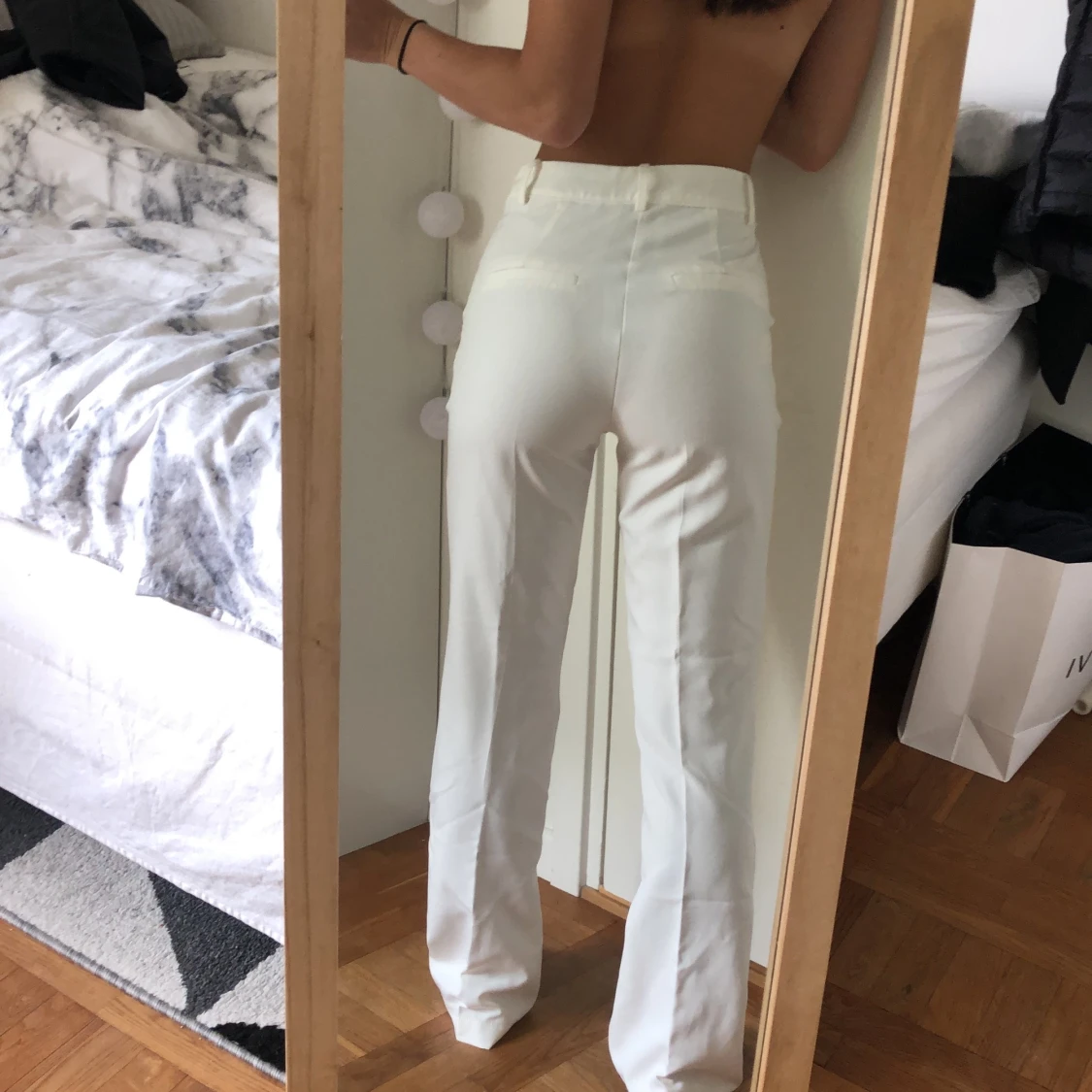 Vita kostymbyxor bikbok - 91