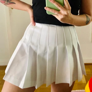 Tenniskjol American Apparel - I princip nyskick, använd ett par gånger. Pris kan diskuteras men frakt ingår ej! 🥰