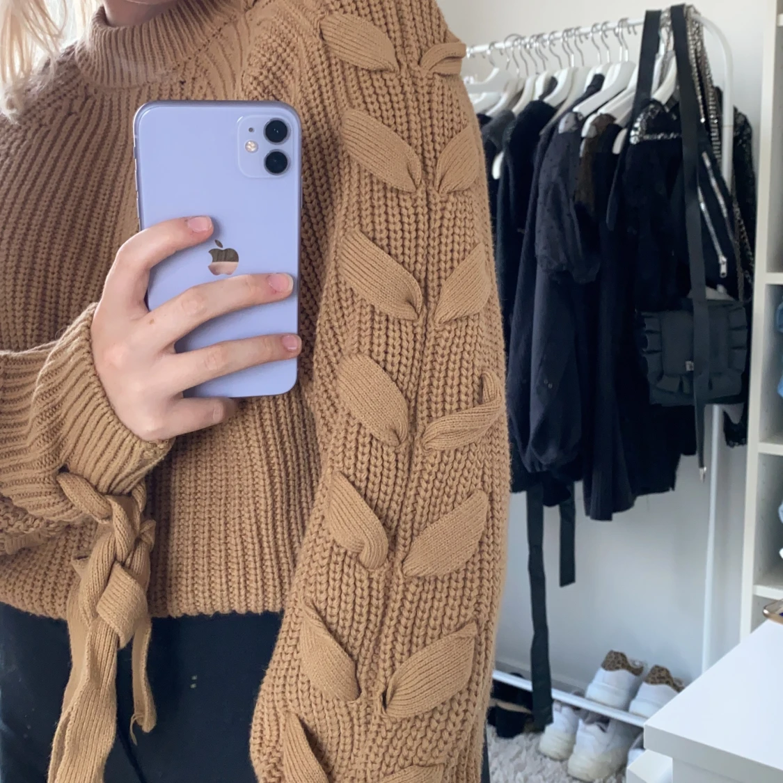 Stickad tröja med knytdetalj - 91