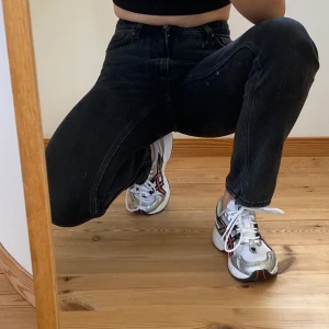 Monki - Jeans från Monki. Storlek 24. 