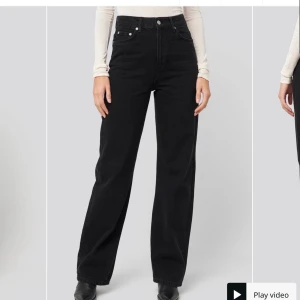 Raka jeans  - Raka jeans från Na-kd i storlek 34. Endast testade 