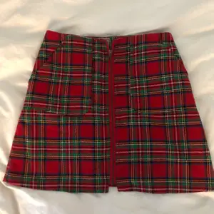 Skotsk röd kjol verkligen trendig och unik