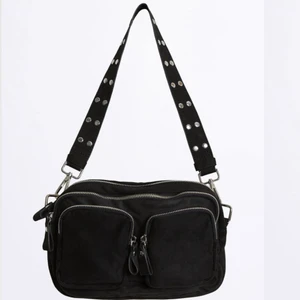 connie bag  - säljer denna superfina väska ifrån gina tricot, nästan helt oanvänd. Storlek onezize, köparen står för frakten❤️ Budgivningen slutar idag 18 augusti kl 18:00 