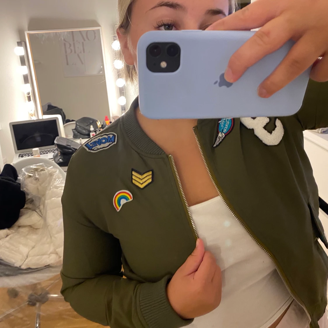 Bomberjacka med märken