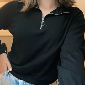 Tröja - Lite tjockare tröja från bik bok. Kunden står för frakt! Bud i kommentarsfältet 