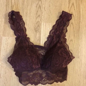 Spets topp - Säljer denna fina spets topp/bh💗 Den är helt oanvänd och i storlek 38💞
