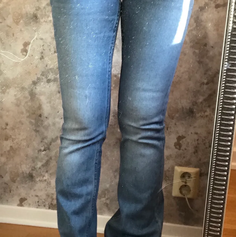 Snygga Crocker jeans, lite bootcut, säljes pga av att dom är för stora , stretch . Jeans & Byxor.