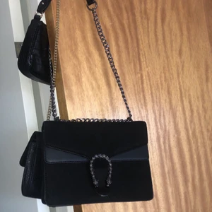 Väska  - Fin väska, knappt använd. 