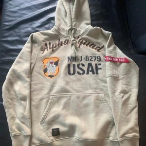 Alpha imdustries ”squad” hoodie - Cond:8/10 knappt använd 