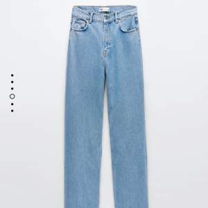 Säljer nu mina fina jeans från zara då dom va för små för mig. Använda två gånger så i princip nyskick. Frakt tillkommer (88kr)