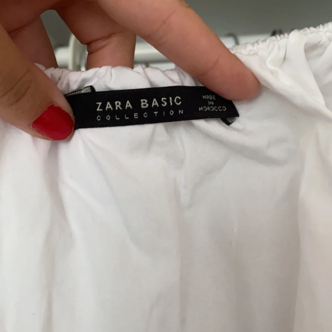 Off-shoulder topp vit  - 90