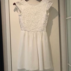 Klänning - köpt för 500 kr använd 1 gång