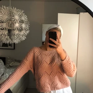 Stickad tröja  - Gammalrosa stickad tröja från vero Moda,strl S