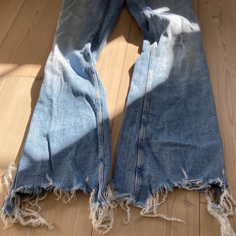 Jätte snygga & trendiga jeans. Storlek: 36 men passar även 34.. Jeans & Byxor.