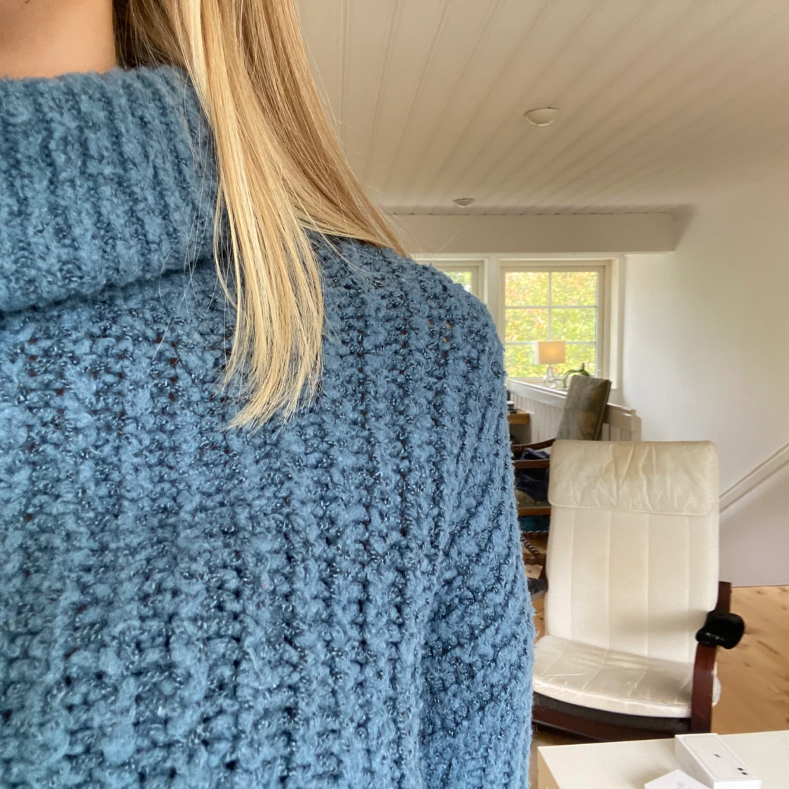 Blå stickad tröja - 90