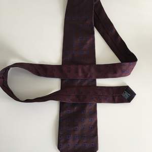 Hugo Boss slips made in Italy.100% silk.ren och i toppskick.