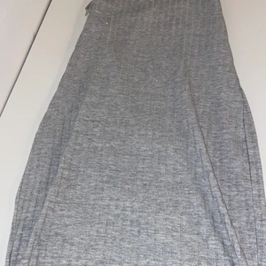 Sommarklänning från Bikbok - Har haft den i cirka 1,5 år, den är i väldigt bra skick och inga konstigheter. Den är i storlek M. Skriv vid intresse! 