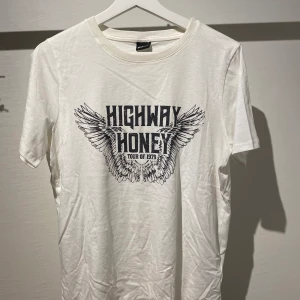 T-shirt  - Sparsamt använd