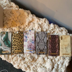 Ideal of Sweden skal - Tre första är Iphone8plus, fjärde skalet är till iPhone 6plus o dem två sista är till iPhone XS. Leopardskalet går för 50kr pga att det är trasigt där uppe. Dem andra kostar 95kr styck. Frakt blir plus 20kr