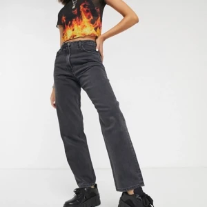 Raka jeans - Raka jeans från collusion i str W26 L32, har de i obruten förpackning med alla prislappar kvar dvs HELT NYA