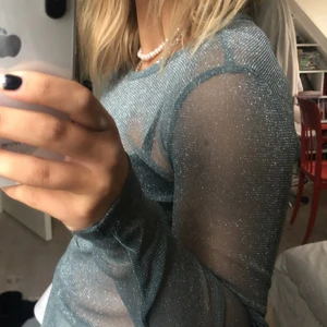 Tröja  - Säljer denna sååå fina glittriga fest tröja. ❤️