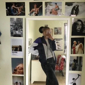 Vintage Adidasjacka - Retro oversized adidasjacka, kommer tyvärr inte till användning🦋 frakten kostar 79 kr, står i jackan att storleken är S men den är mer än M/L