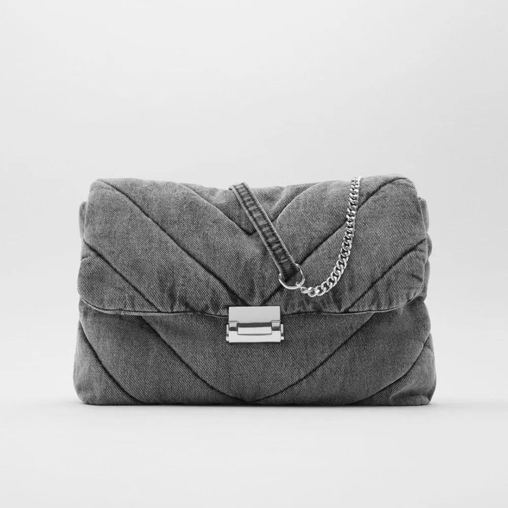 Väska från Zara oanvänd med prislapp kvar. Väskor.