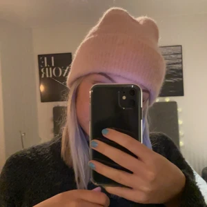 Rosa mössa - Jätte fin och mjuk rosa mössa från pieces 💖 Väldigt lite använd så är ni nyskick!