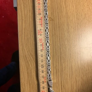 Kejsar länk 925 - 18,5cm lång 8mm bred, väger omkring 60g pris kan diskuteras, bud givning från 1000kr